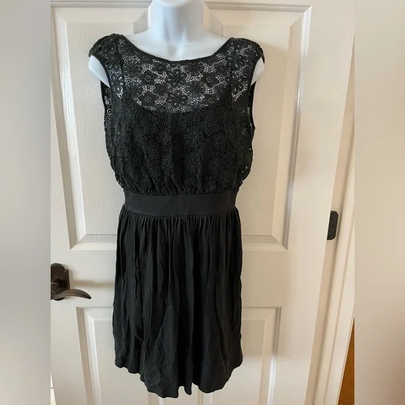 Beautiful flower lace Juicy Couture black Dress small Beautiful flower lace Juicy Couture black Dress small